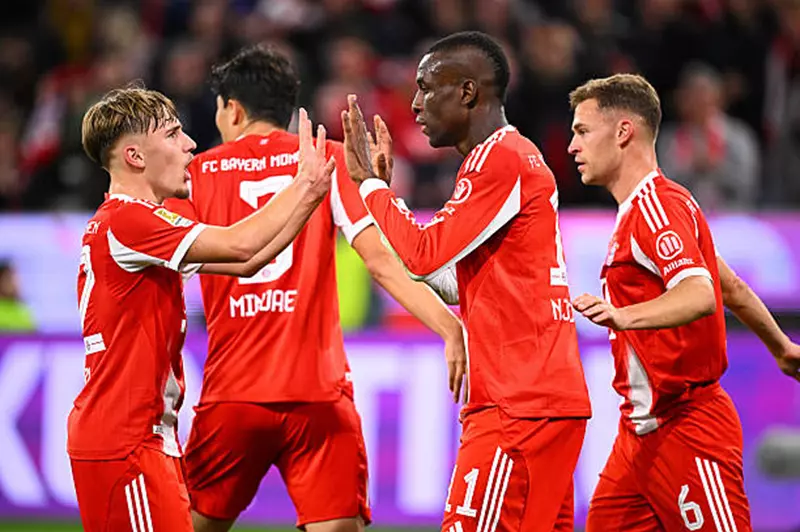 بايرن ميونخ يسقط ليفركوزن بثلاثية في الدوري الألماني